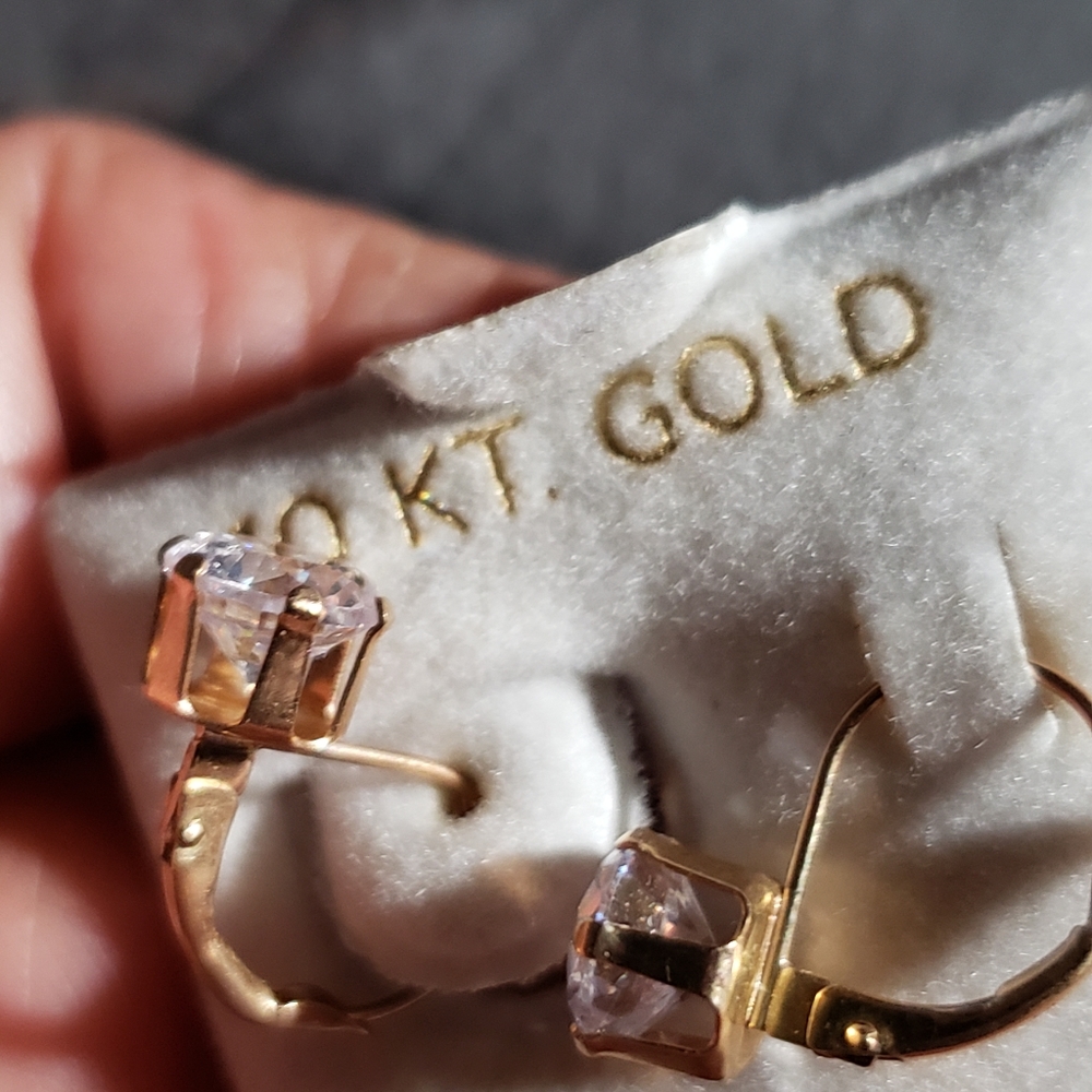 10 K GOLD PIERCED EARRINGS - Picture 5 of 7
